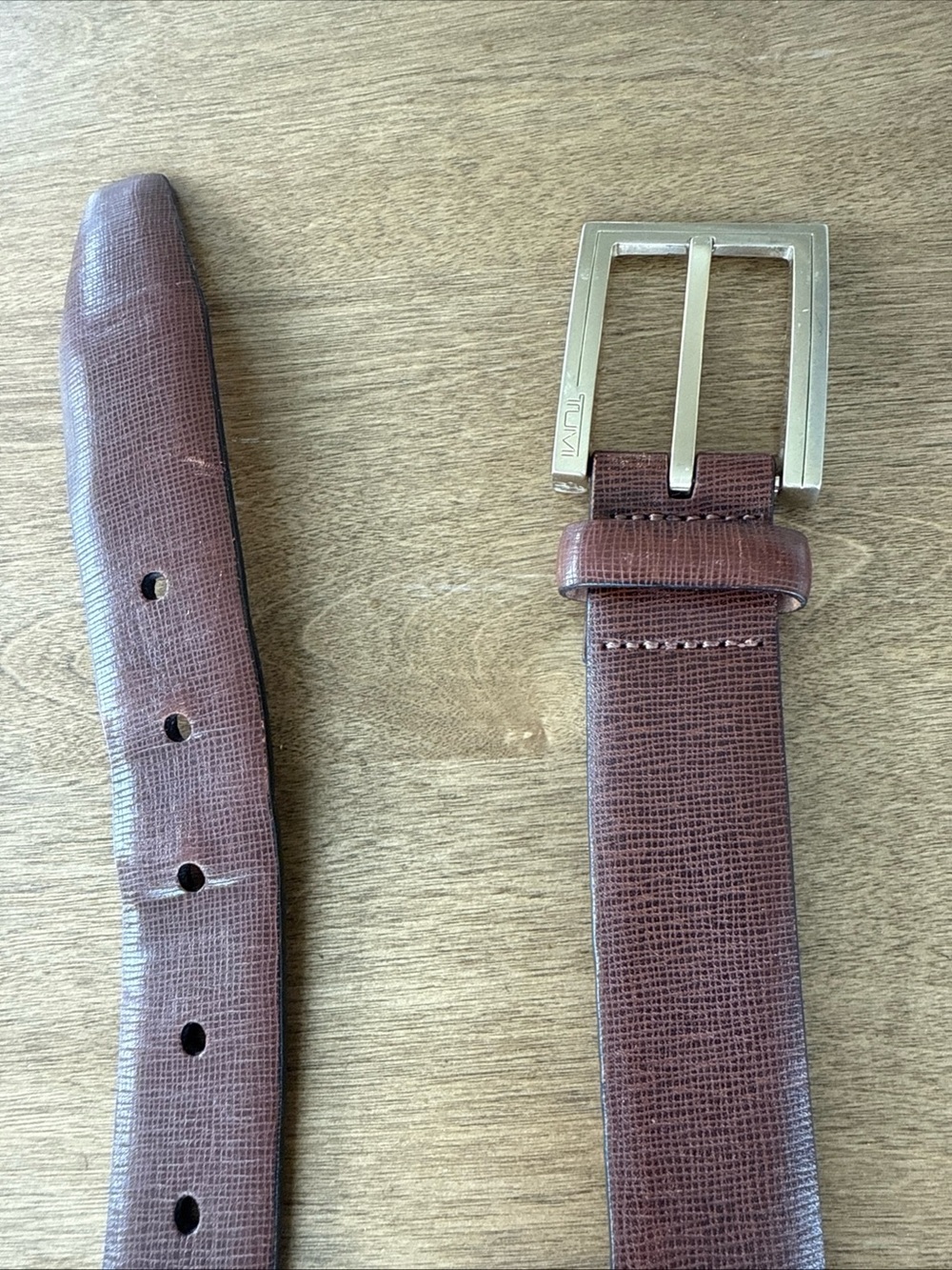 Tumi Gold Buckle Brown Leather Handcrafted Mens Belt 42/105 Style 15360